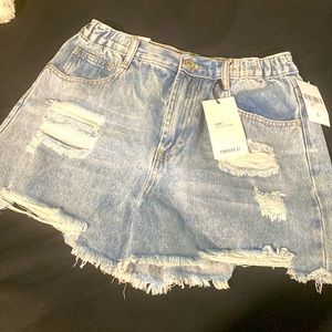 “Mom-Jeans” Shorts